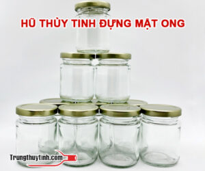 Hũ thủy tinh đựng mật ong.